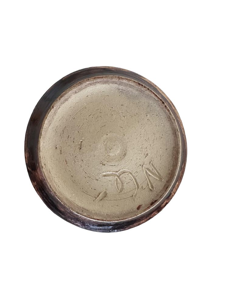 Underside of the signed studio pottery vase, unglazed foot with incised maker's mark.