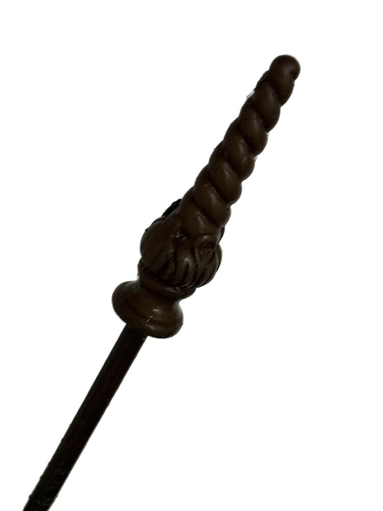 Close-up of the twisted rope-form bronze finial at the tip of the sundial's arrow gnomon