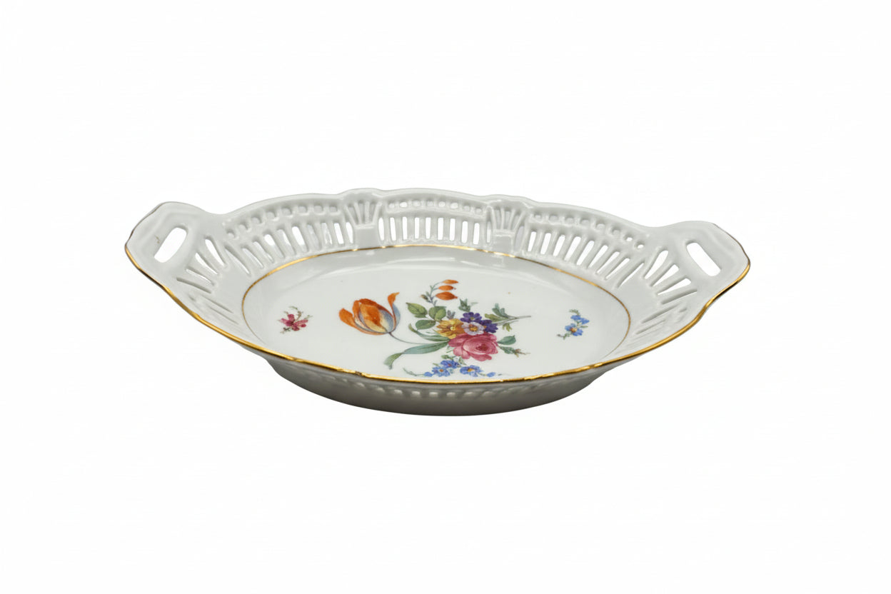Side view of the Schwarzenhammer oval porcelain bowl with reticulated rim and gold edge