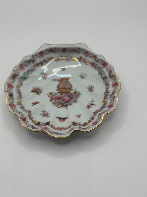 Chinese porcelain floral dish, angled top view showing flower-basket motif and gilt scalloped rim