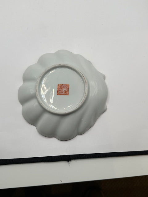 Underside of the Chinese porcelain dish showing the red painted seal mark