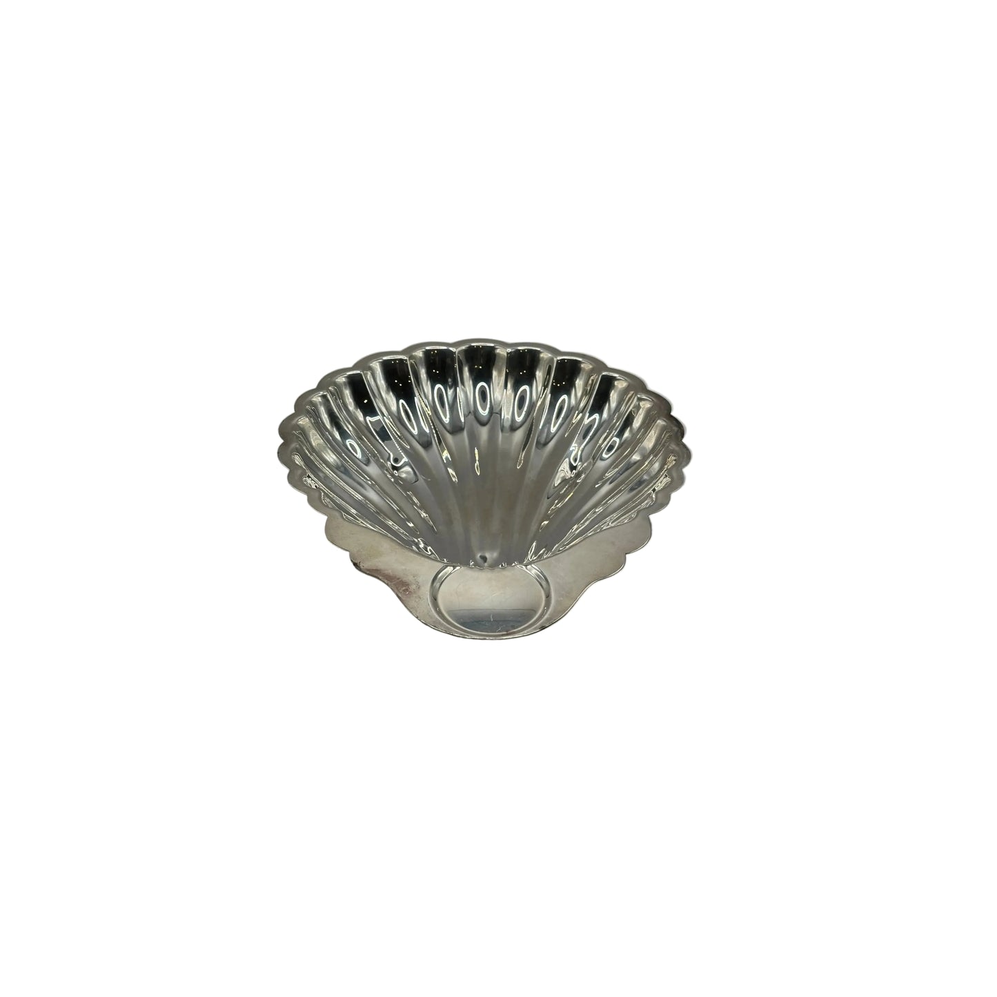 Rogers silver plate shell server, angled view of deep scalloped bowl with flat tab base