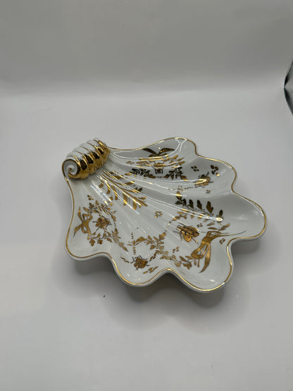 Vintage Limoges shell dish, three-quarter view of gilt scroll handle and decorated well