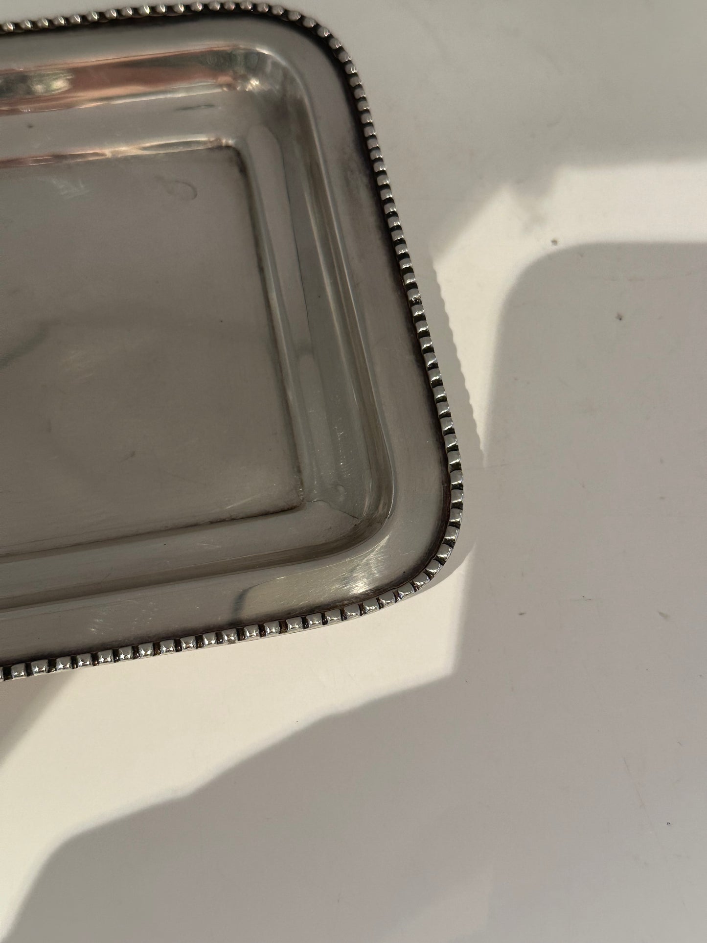 Close-up of the rectangular tray's beaded rim corner