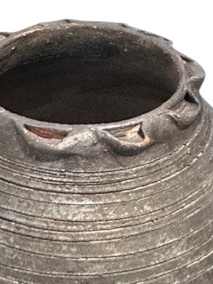 Close-up of the pinched vase's crimped rim and ribbed mouth